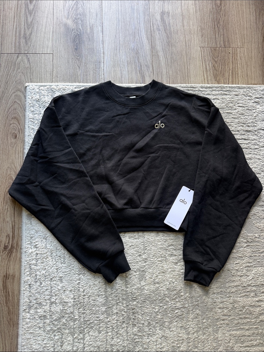NWT ALO Cropped Accolade Black Crewneck, Medium